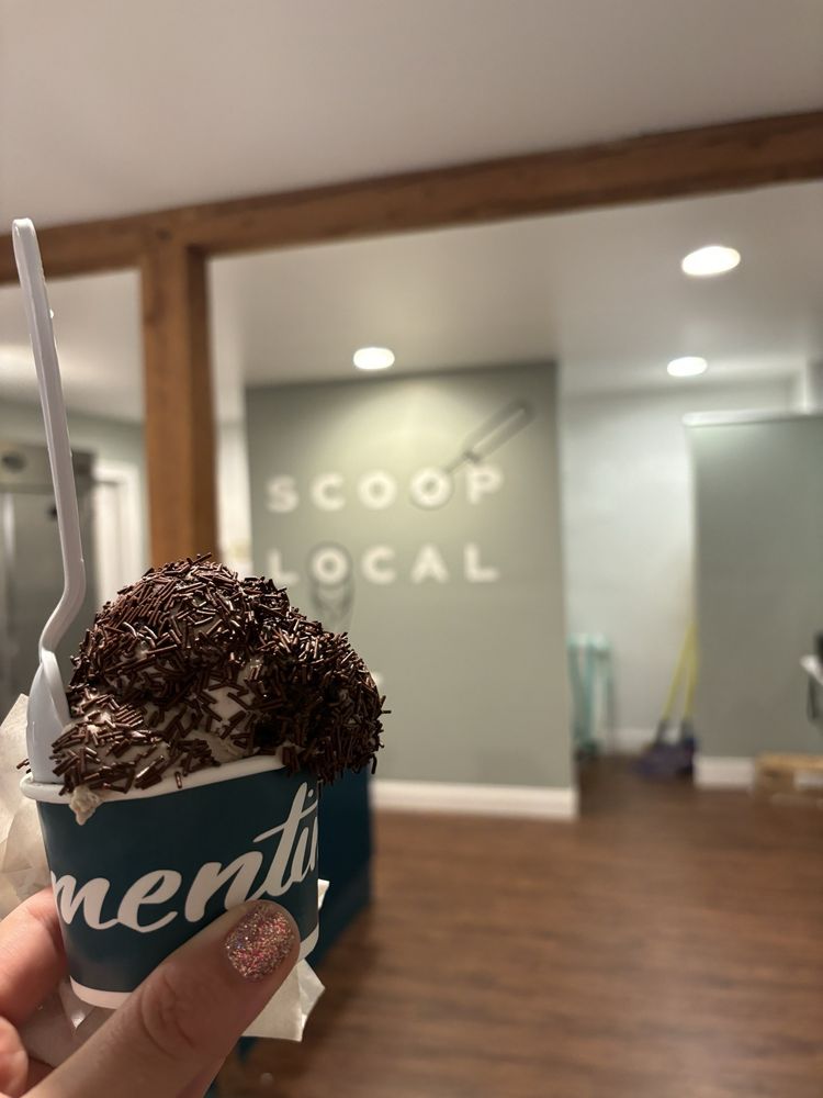 Clementine’s Homemade Ice Cream Logo
