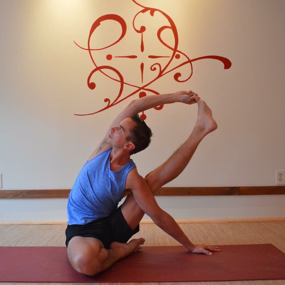 Basil Yoga Center Logo
