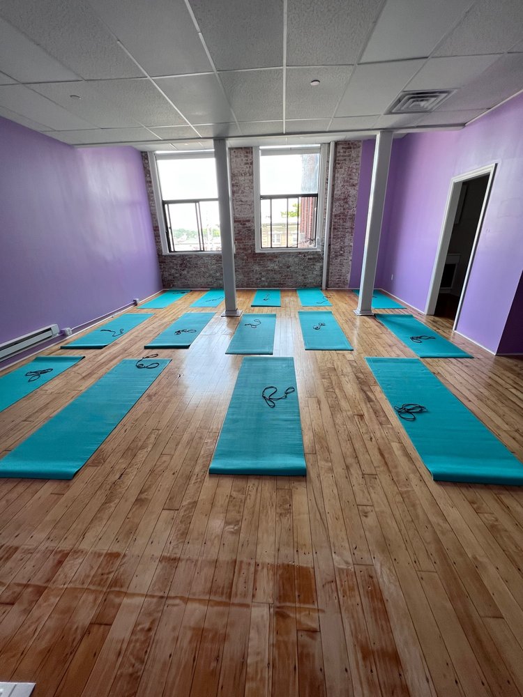Prana Prenatal Yoga Logo